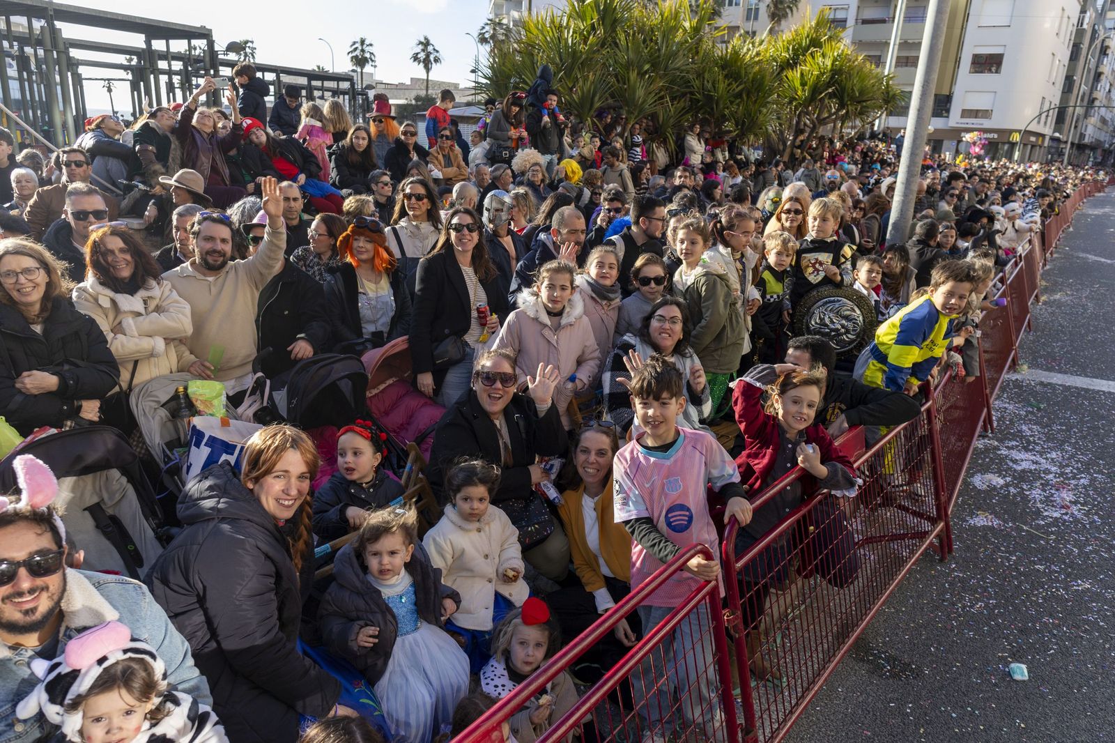 Las mejores imágenes de la Cabalgata del Carnaval de Cádiz 2026