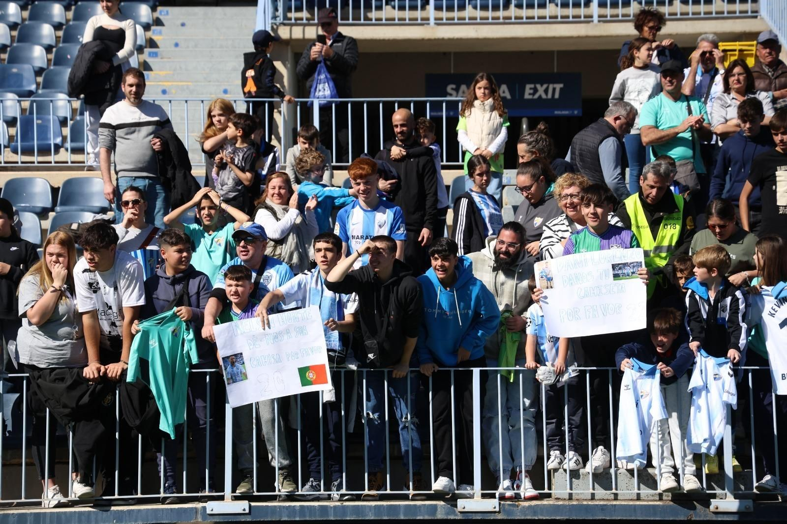 Galería: Pellicer y la plantilla del Málaga se divierten con la afición