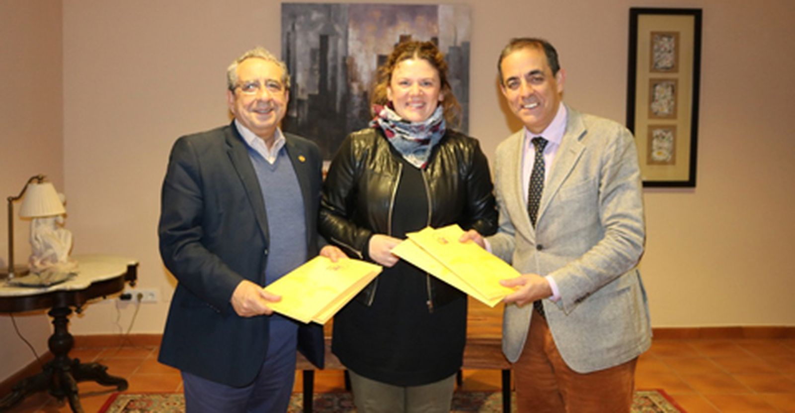 Los rectores de ambas universidades, durante la firma del acuerdo.