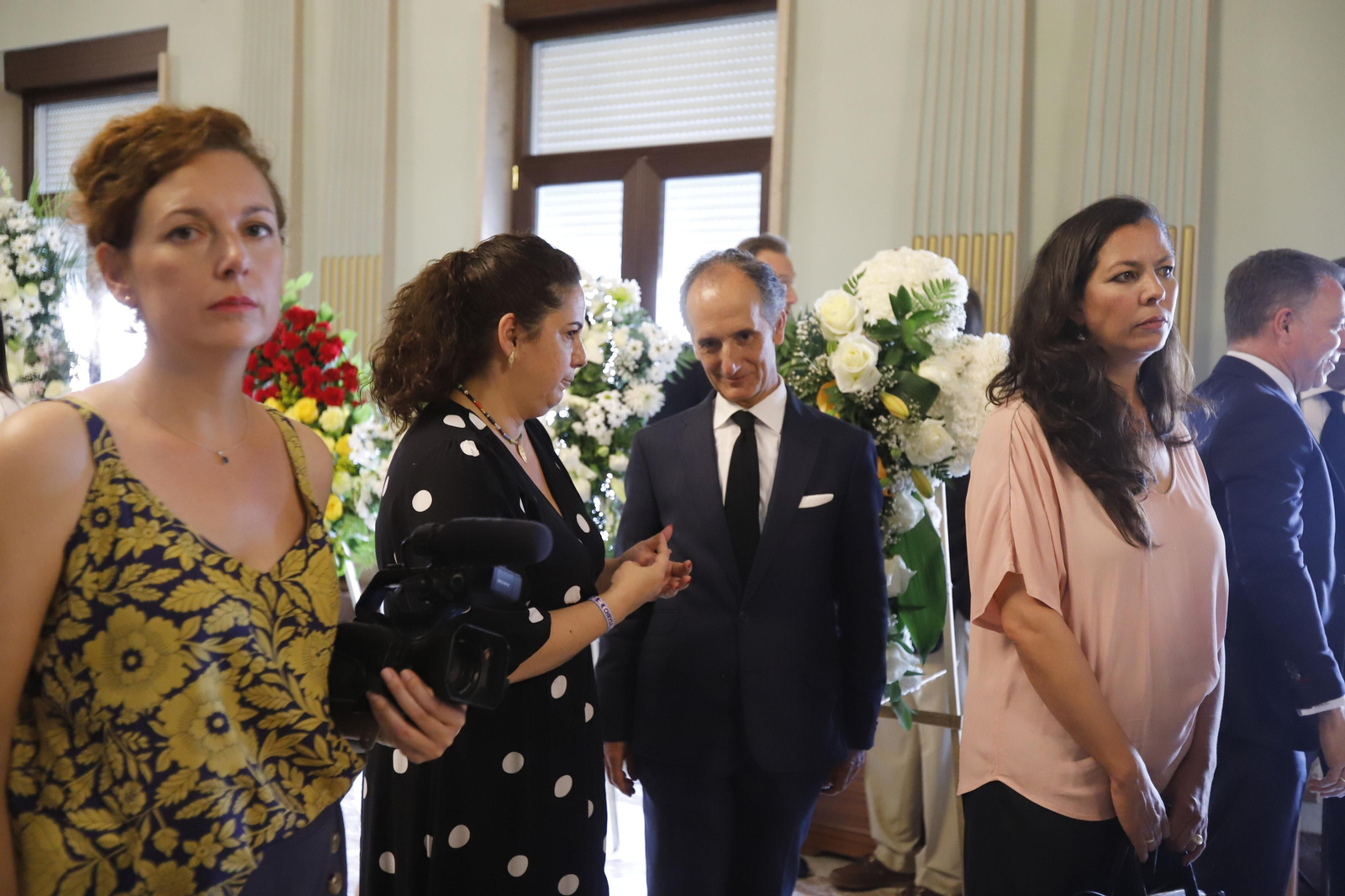 Imágenes de la capilla ardiente de Miguel Báez Espuny 'Litri' en la mañana del viernes