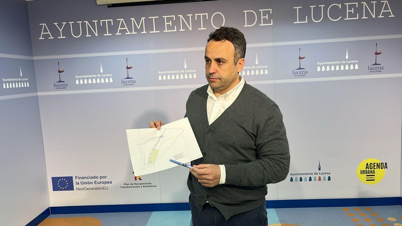 Javier Pineda muestra la intervención en el Cascajar.