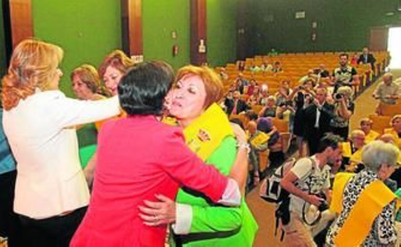 Imagen de un instante durante la imposición de becas, ayer en la Politécnica.