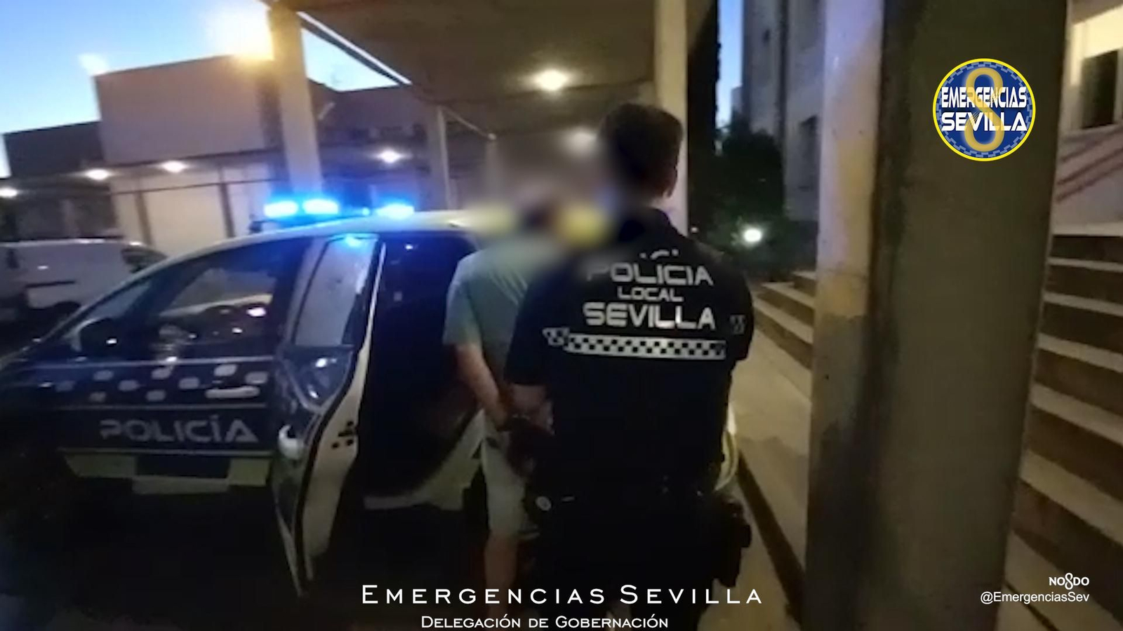 El detenido, trasladado por la Policía Local.