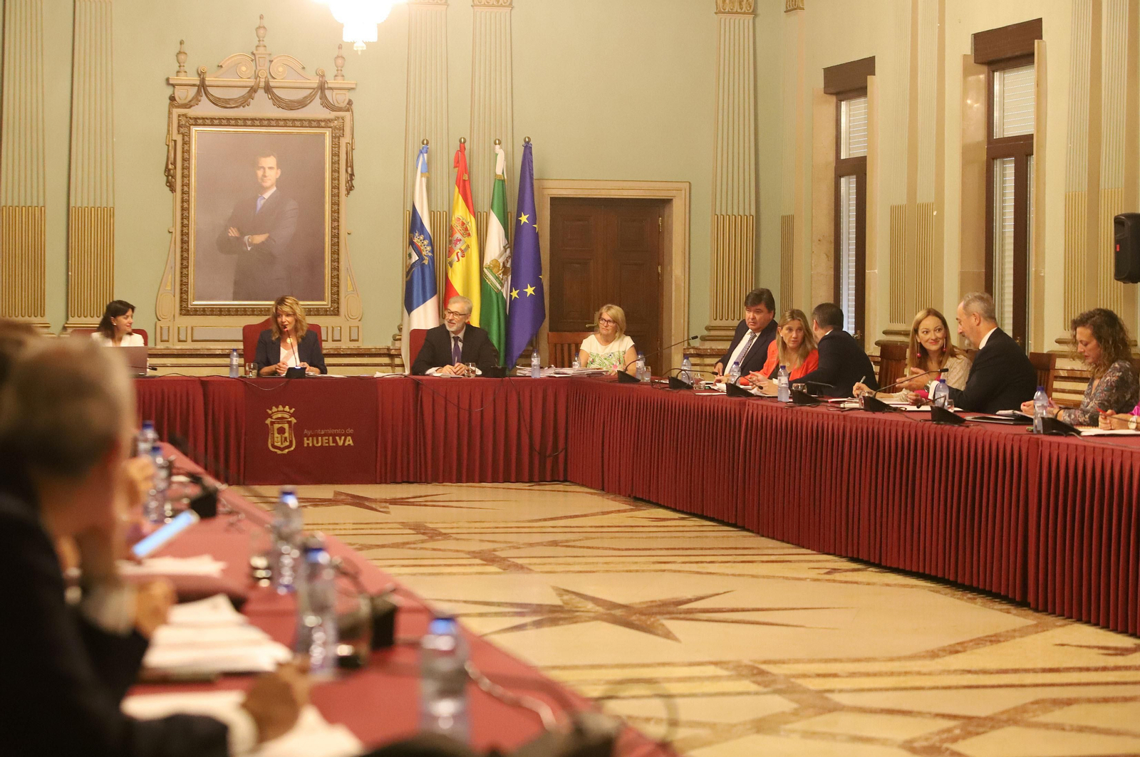 Imágenes del pleno municipal del Ayuntamiento de Huelva