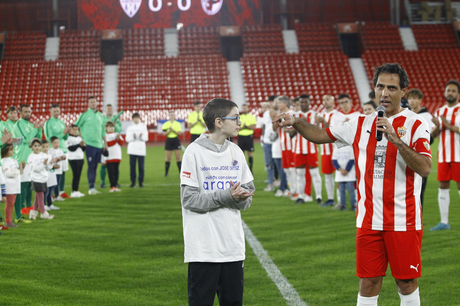 Imágenes del partido homenaje al 'eterno' capitán de la U.D. Almería, José Ortiz