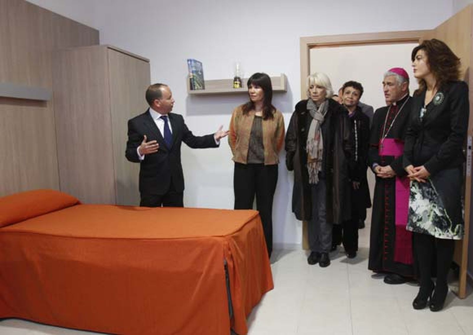 Navarro inaugura la residencia de mayores San Juan de Dios