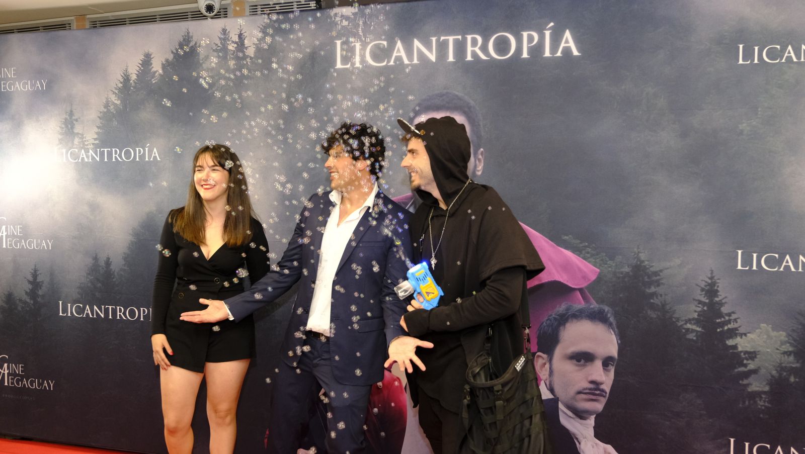 Imágenes del estreno en Almería de la película Licantropía