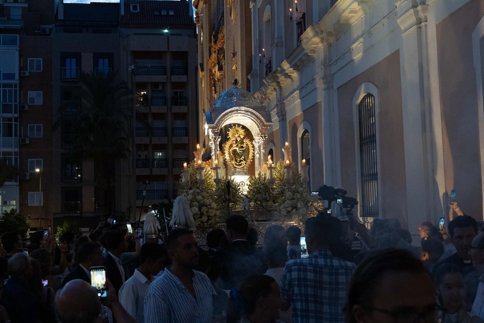 Imágenes del traslado de Nuestra Señora de la Cinta a la Parroquia Mayor de San Pedro