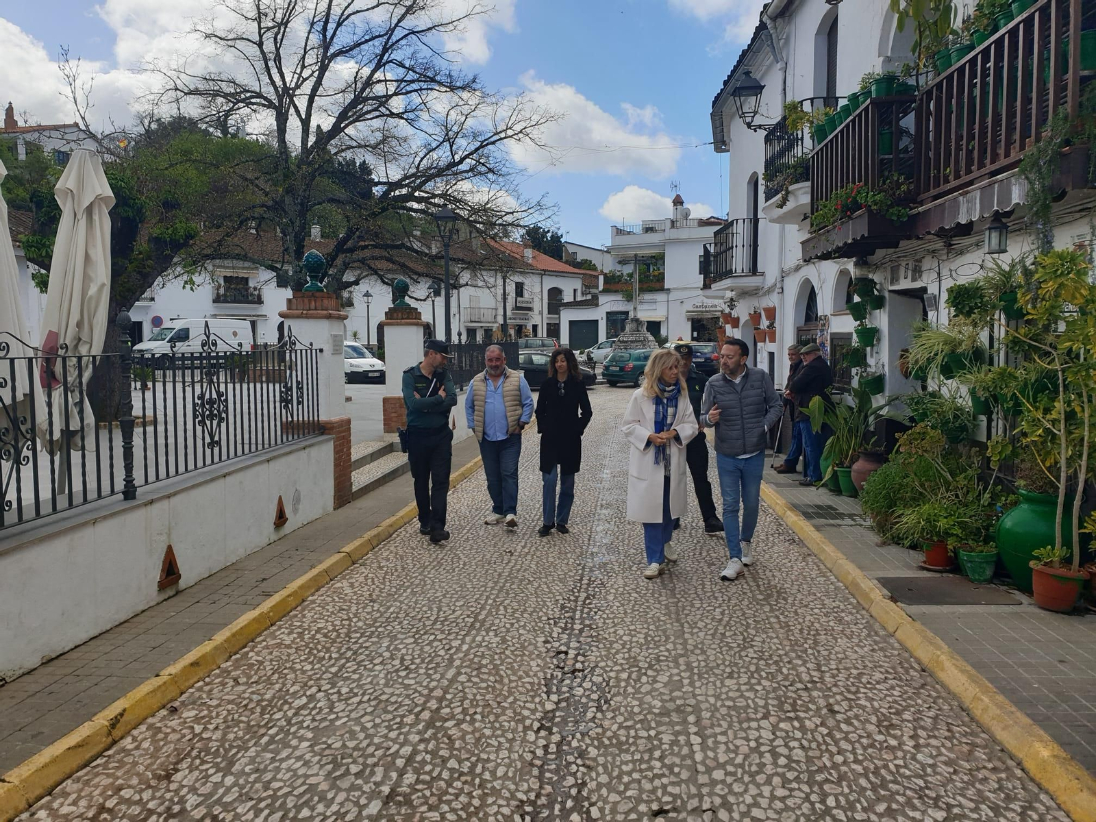 La subdelegada del Gobierno en Huelva, María José Rico, visita Fuenteheridos.