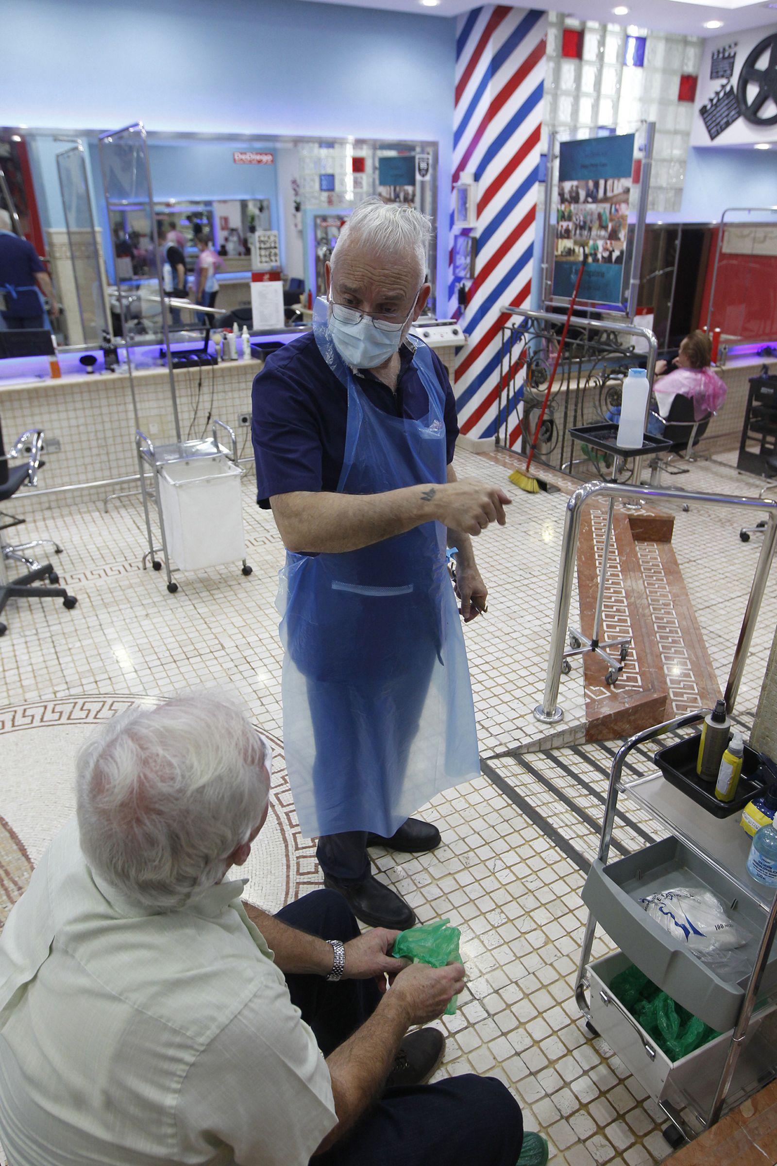 Fotografías primer día de peluquerías en coronavirus-COVID-19. Almería