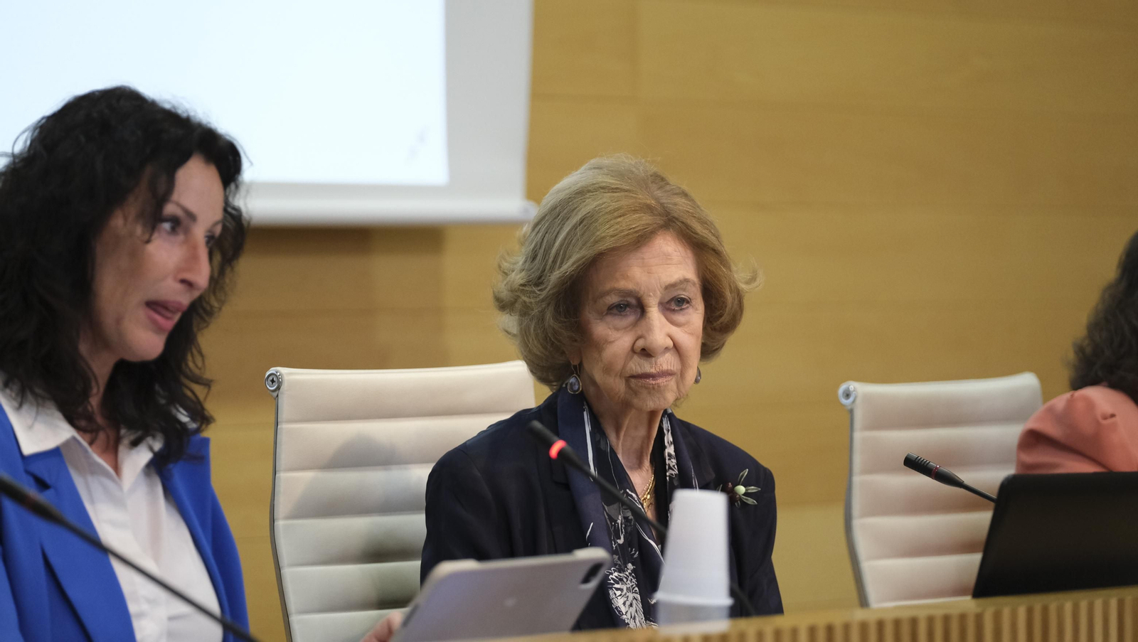 La Reina Sofía inaugura el I Congreso Internacional sobre ELA, en imágenes