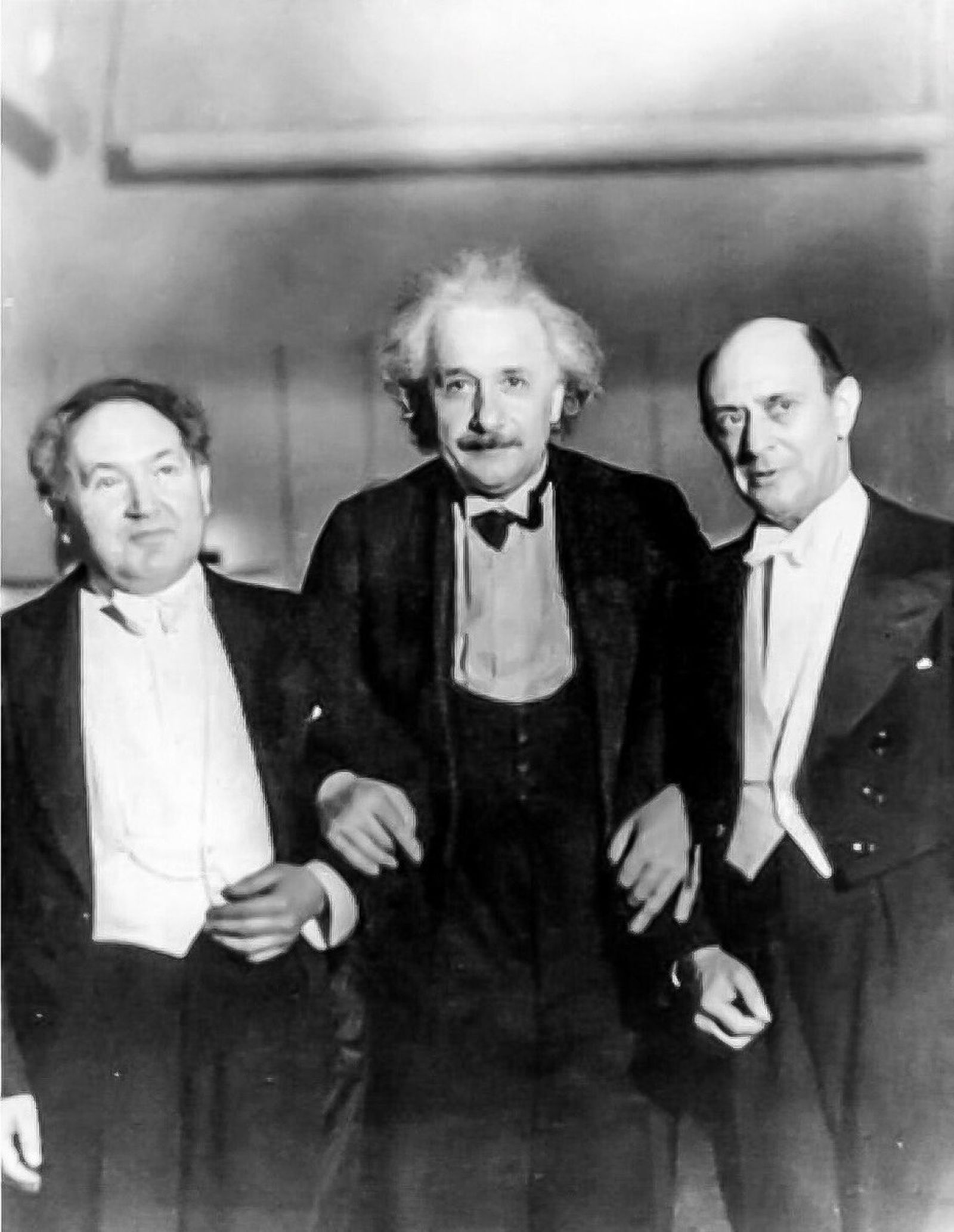 Leopold Godowski, Albert Einstein y Arnold Schoenberg en el Carnegie Hall de Nueva York (1934).