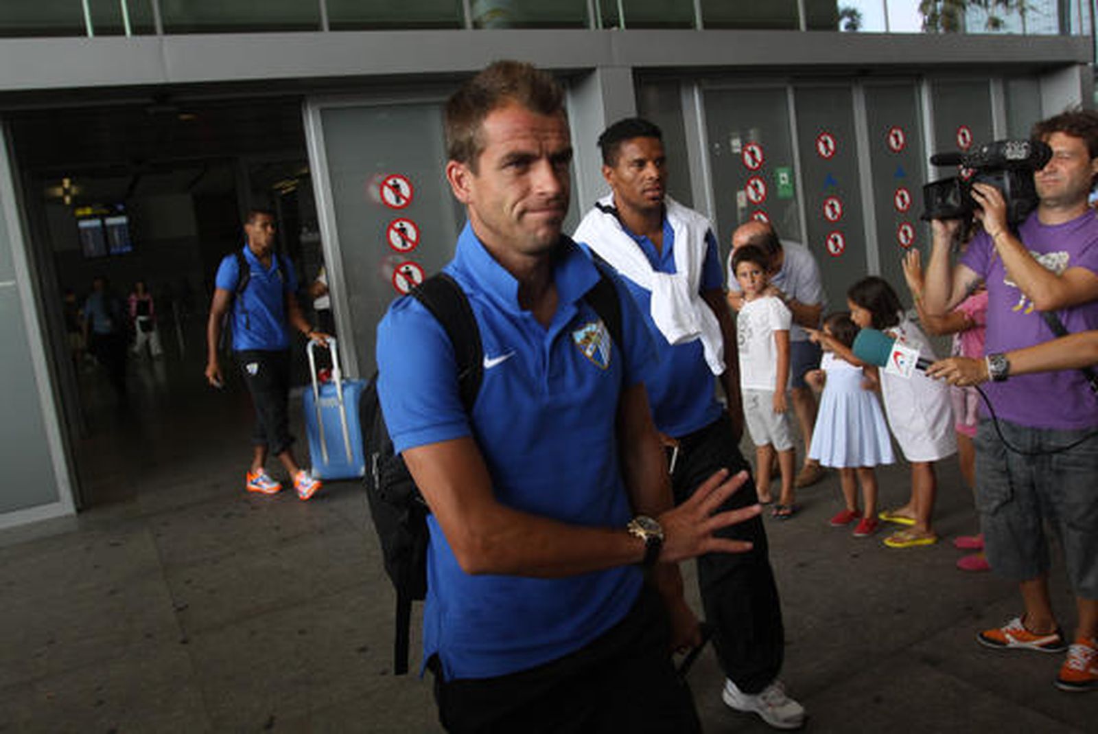 Llegada del club al aeropuerto de Málaga 

Foto: Migue Fernández