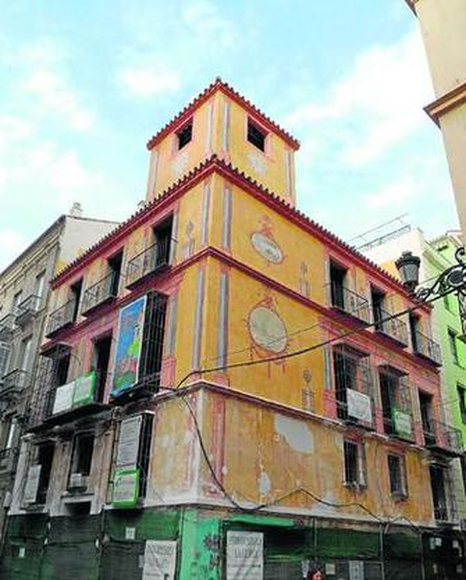 Pinturas aparecidas en el edificio de la calle Panaderos, 12, que están siendo recuperadas.
