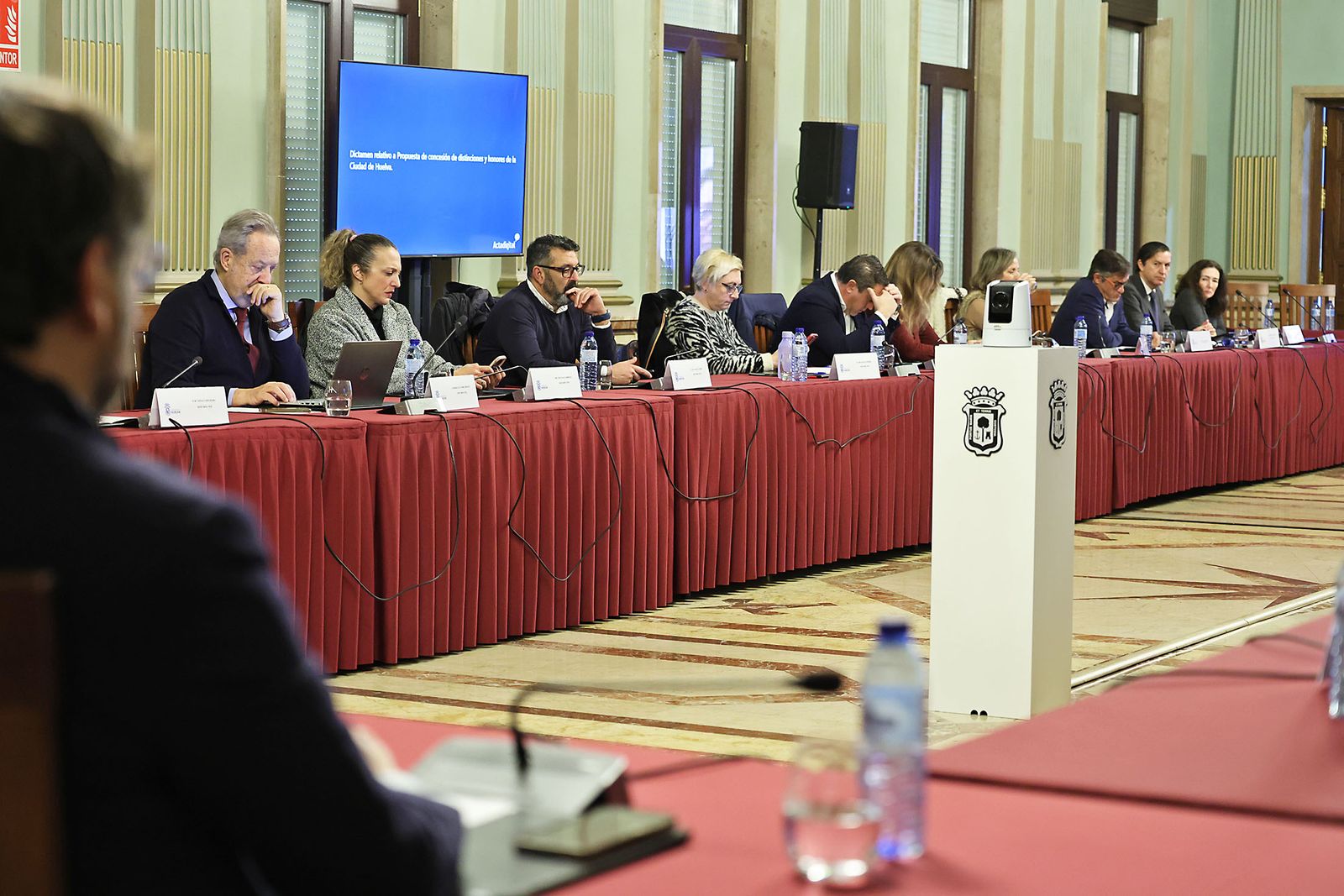 Las fotografías del pleno extraordinario en el Ayuntamiento de Huelva por la concesión de distinciones y honores de la Ciudad de Huelva