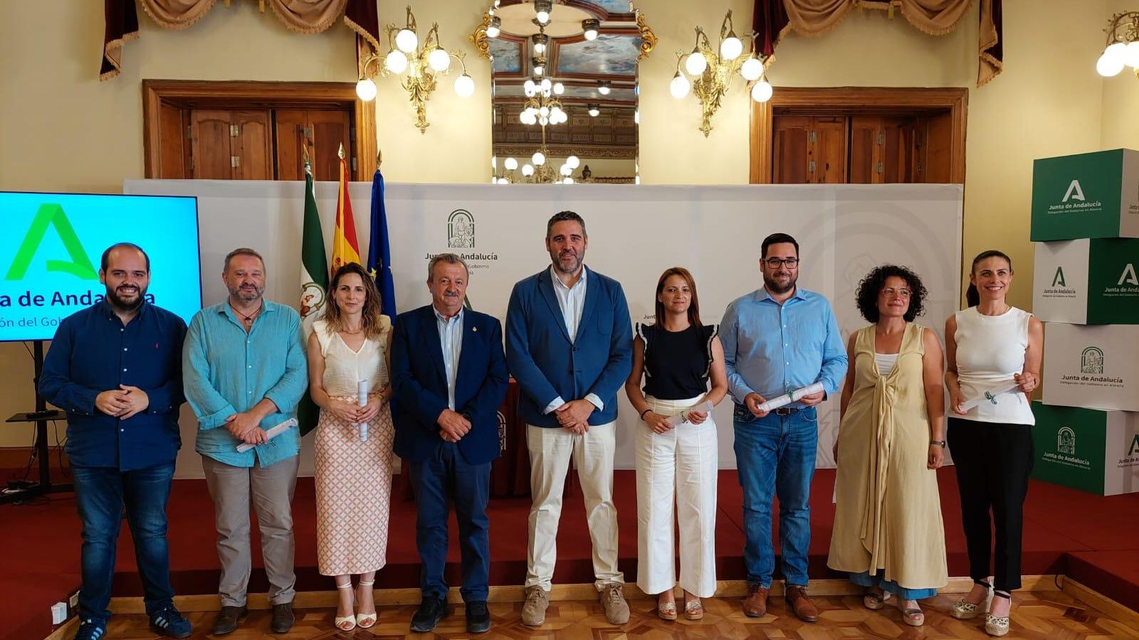 Juan José Alonso con representantes de los Ayuntamientos.