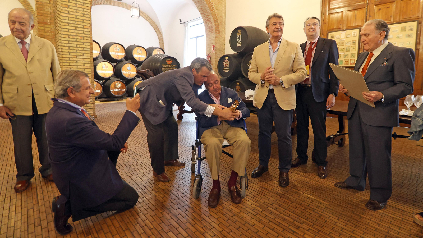Emotivo homenaje de la OIV a Alberto García de Luján