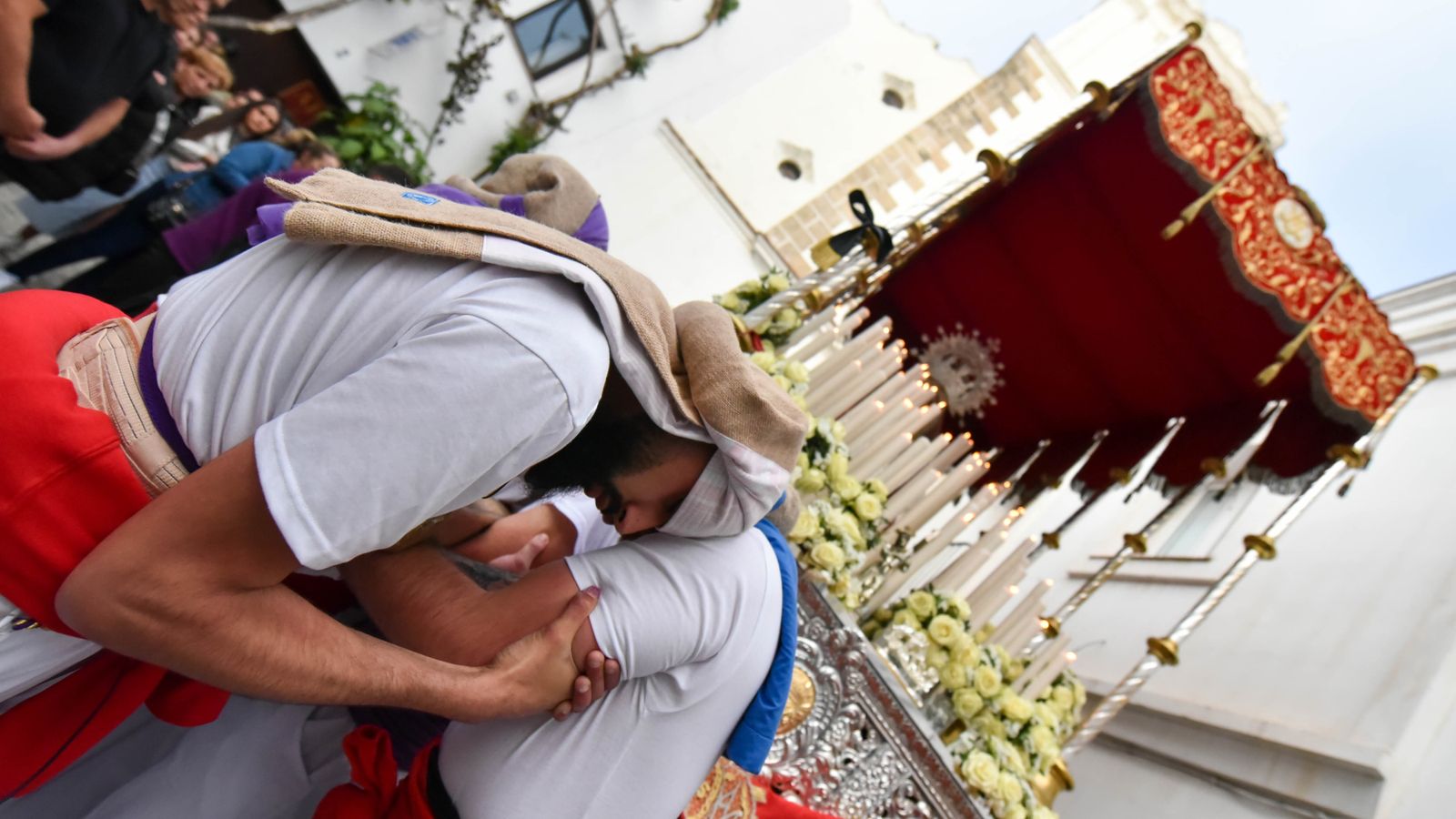 Fotos del Jueves Santo en Tarifa: Jesús Nazareno y María Santisima de la Paz