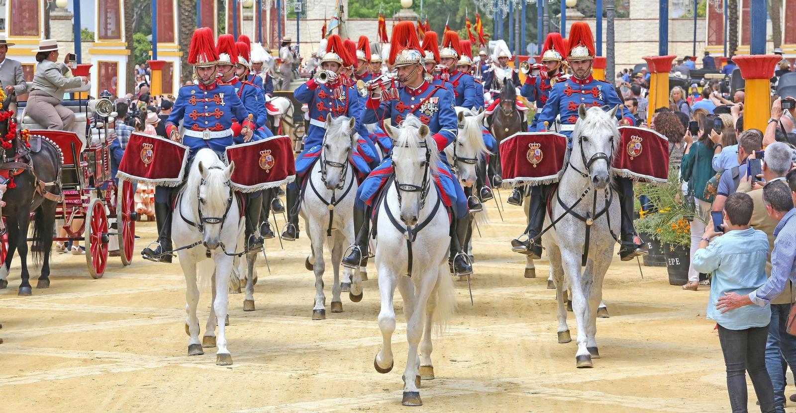 La Parada Hípica reunió a la Guardia Real con los enganches por la Feria