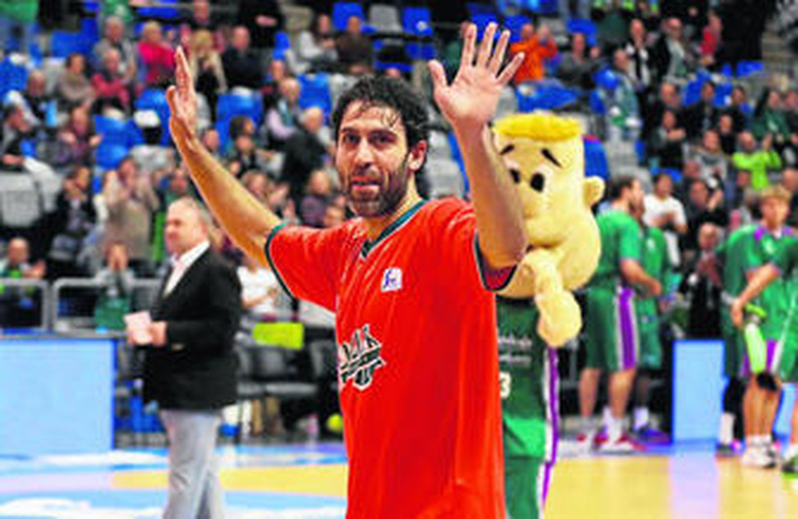 "Lo primero es salvar al Sevilla; después animaré en el 'play off' en el Carpena"