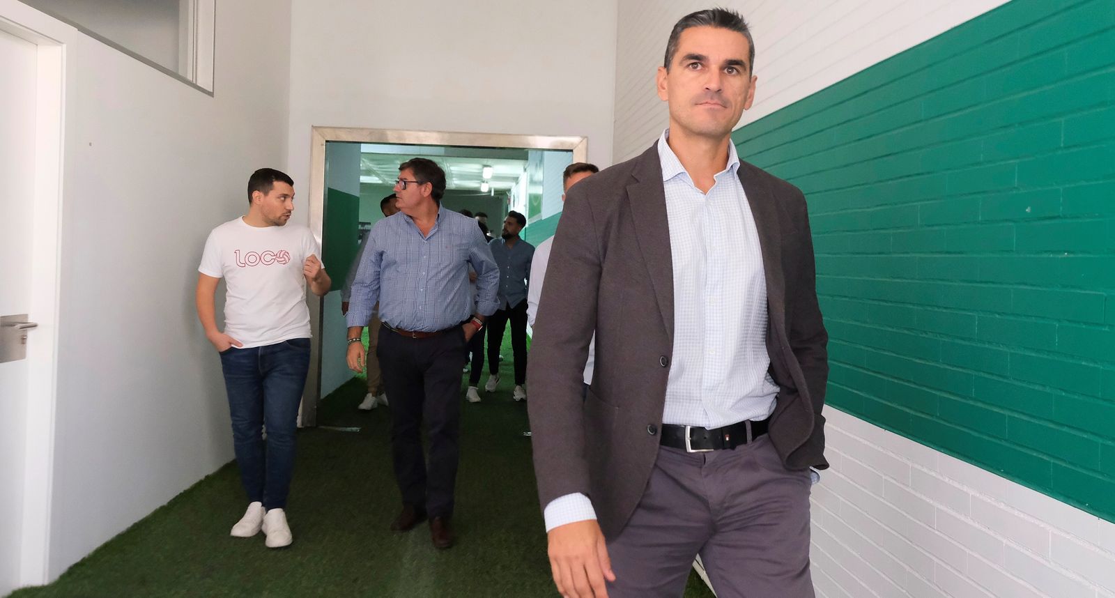 El director deportivo del Córdoba CF, Juanito, en primer plano.