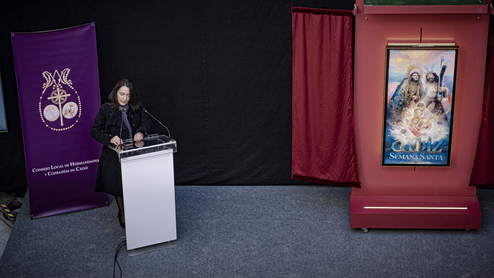 Las imágenes de la presentación del cartel y pregonero de la Semana Santa de Cádiz 2025