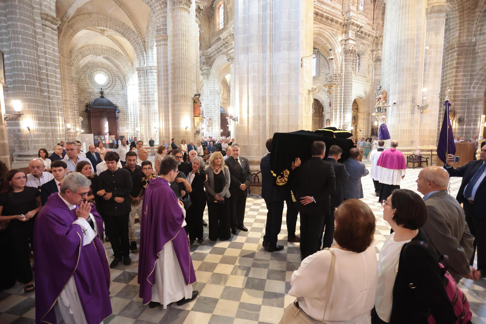 El funeral del periodista Andrés Luis Cañadas, en imágenes