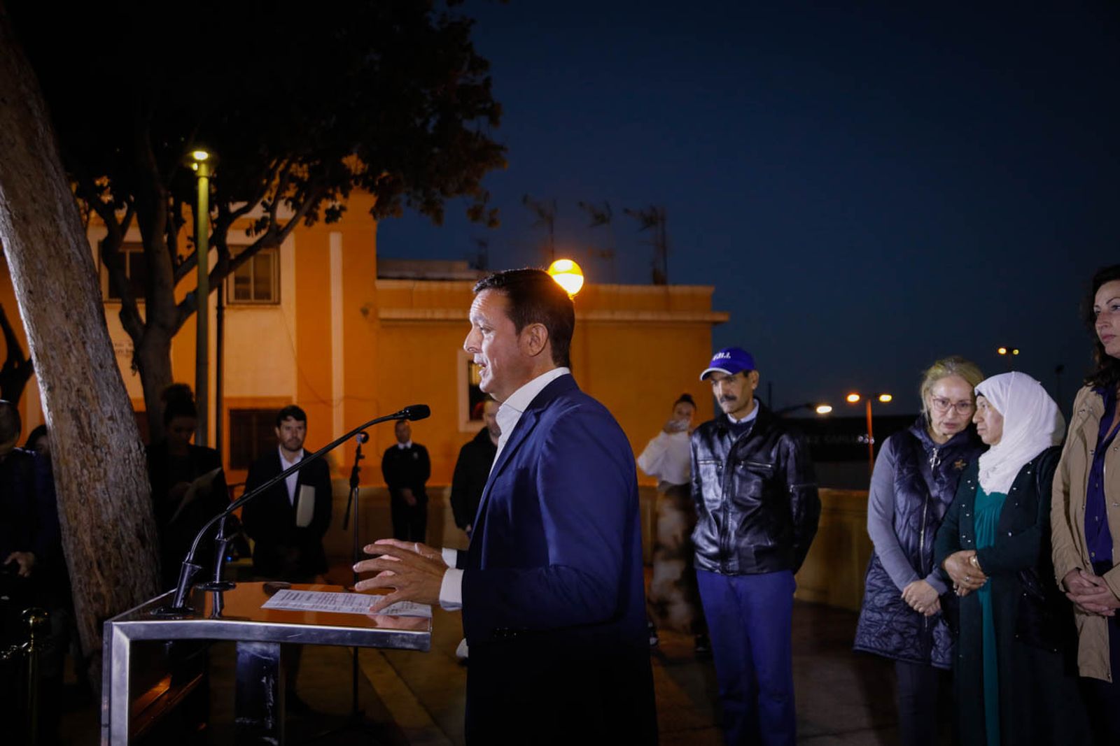 Imágenes del monolito en homenaje a las víctimas de violencia de género