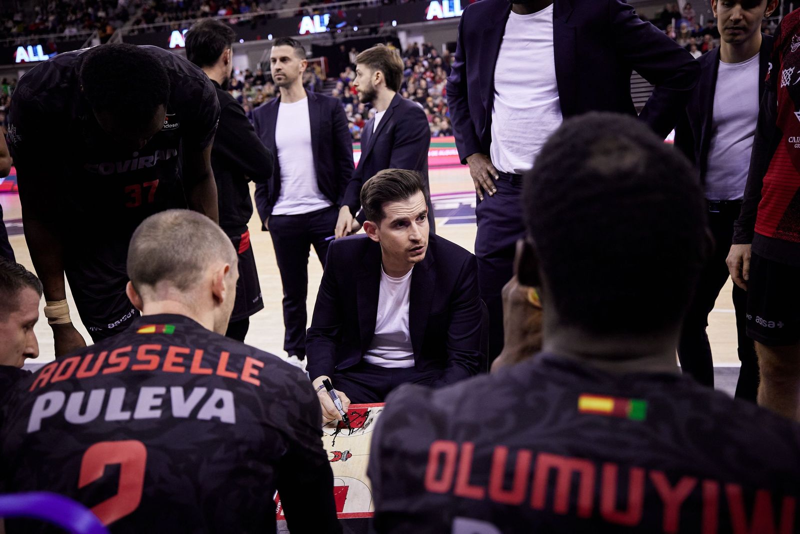 Arturo Ruiz durante un tiempo muerto con el Covirán Granada.