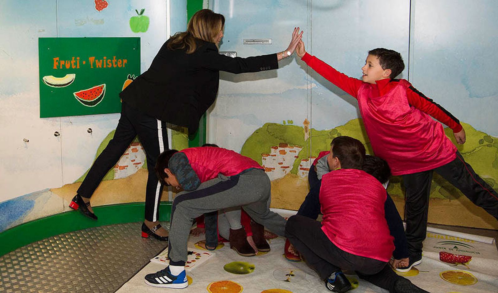 La presidenta de la Junta, Susana Díaz, en el lanzamiento del 'Frutibús'.