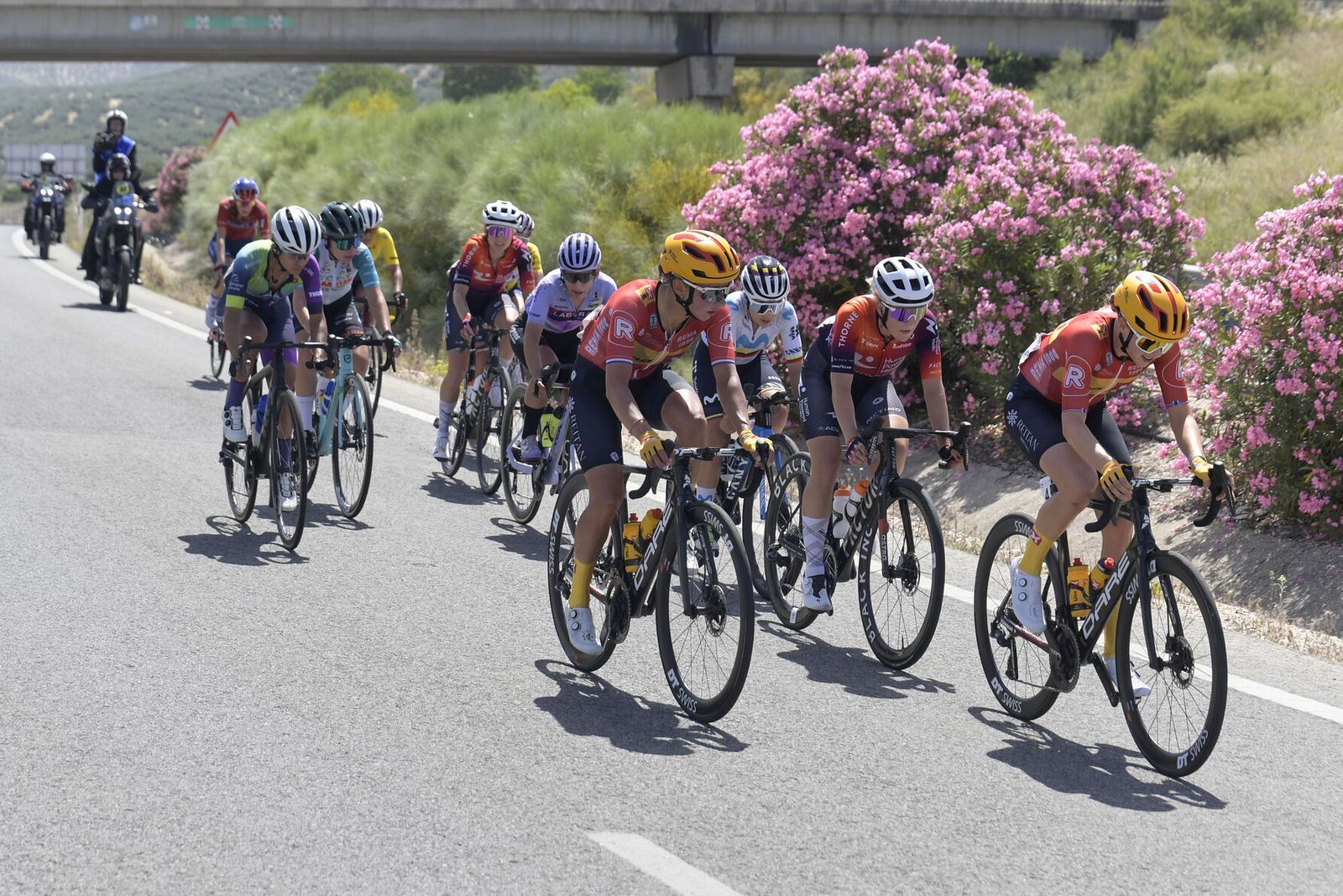 Las mejores imágenes de la segunda etapa de la Vuelta Andalucía Elite Women