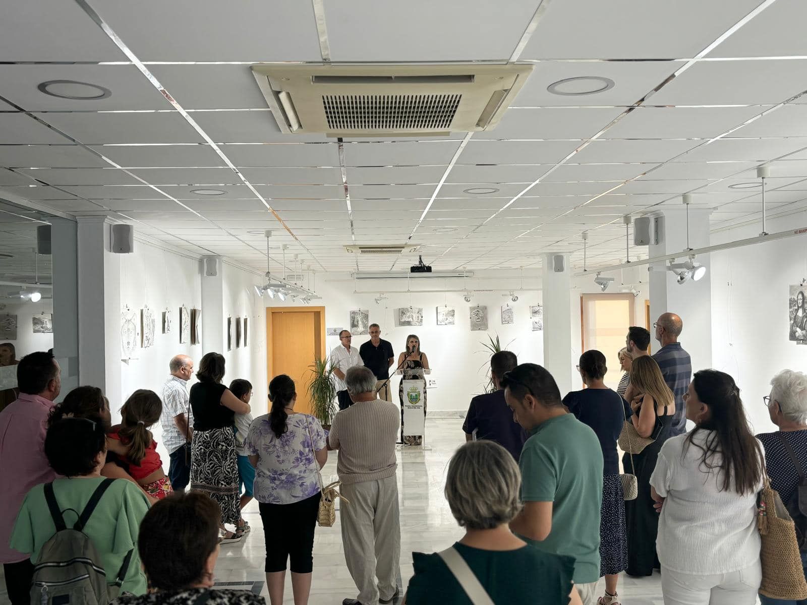 Momento de la exposición "Persiguiendo un sueño", inaugurada ayer