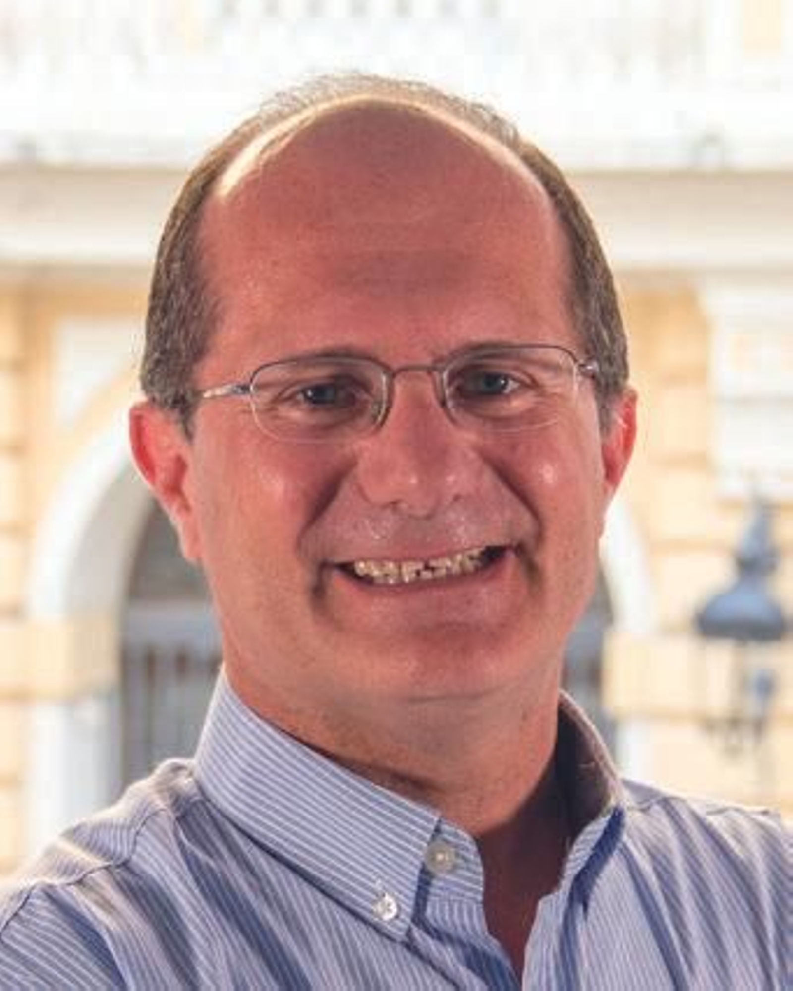 José Lagóstena Gutiérrez (PP). 45 años. Doctor en Historia.