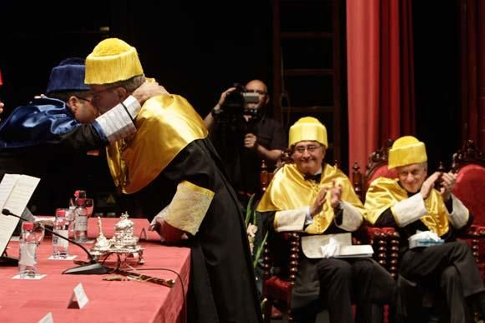 Valentín Fuster: "Sólo hay una puerta de escape, promover la salud"