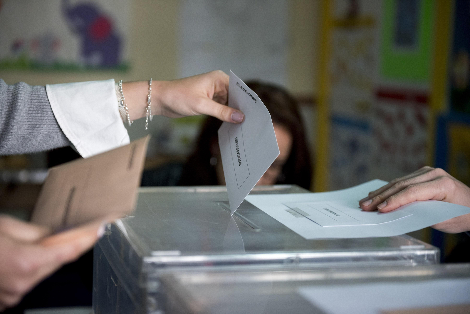 Las imágenes de la jornada de elecciones generales en Granada