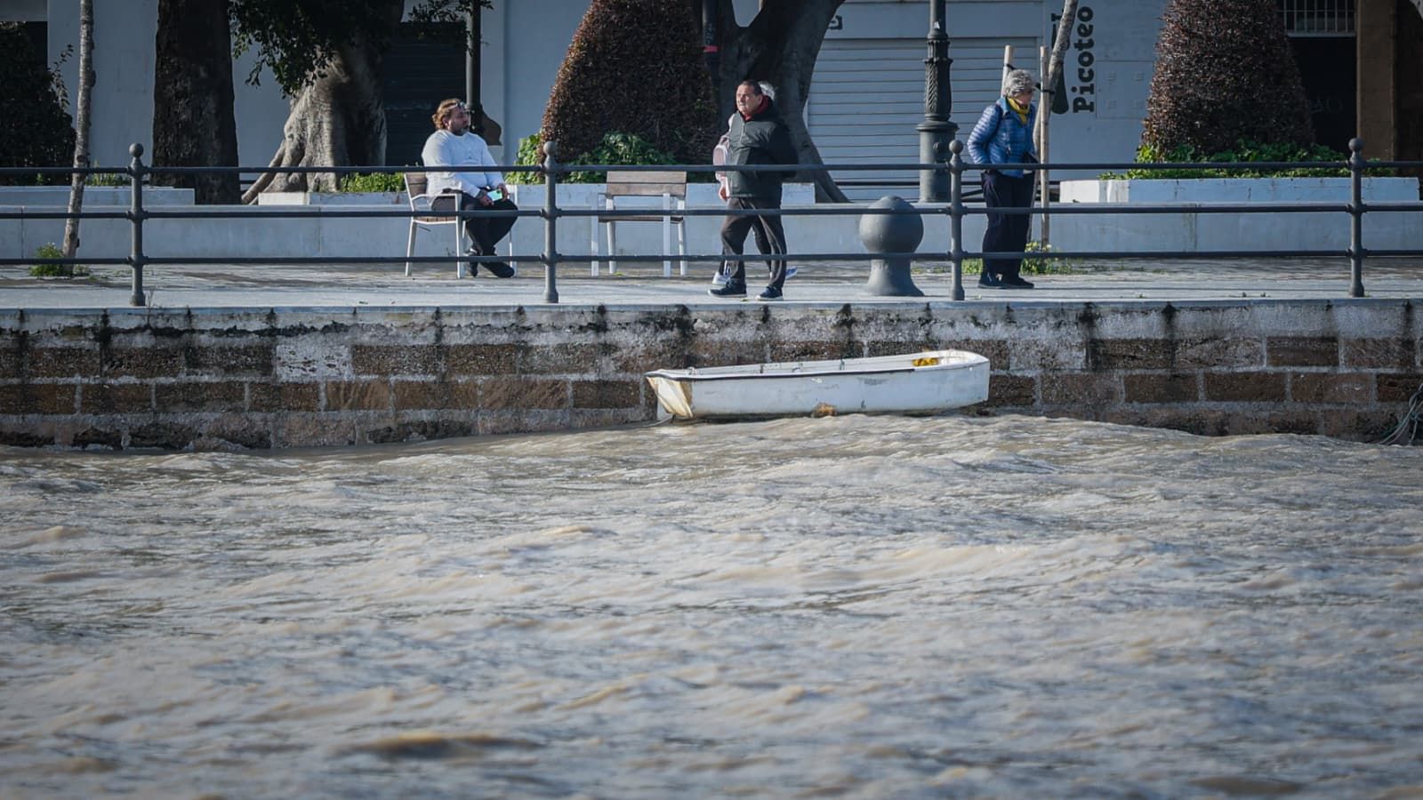 El río Guadalete a su paso por El Puerto, en una imagen de la tarde del jueves.