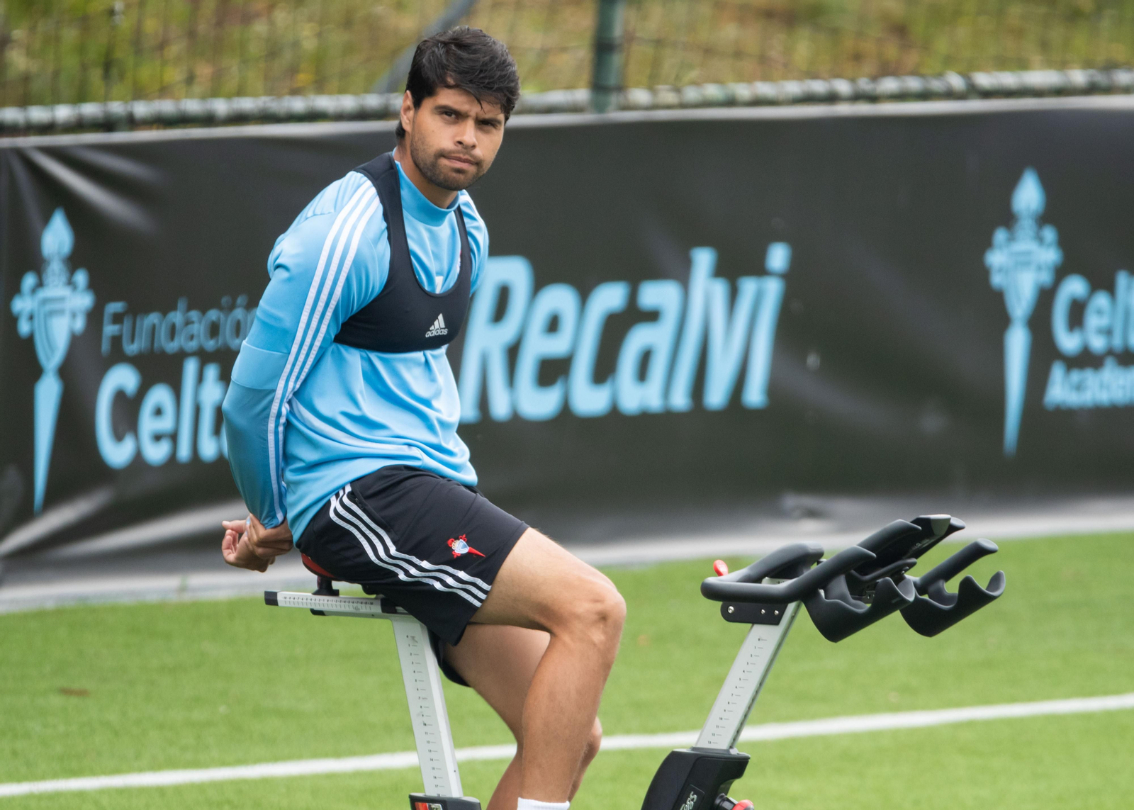 Néstor Araújo se ejercita en la ciudad deportiva Afouteza, en Vigo.