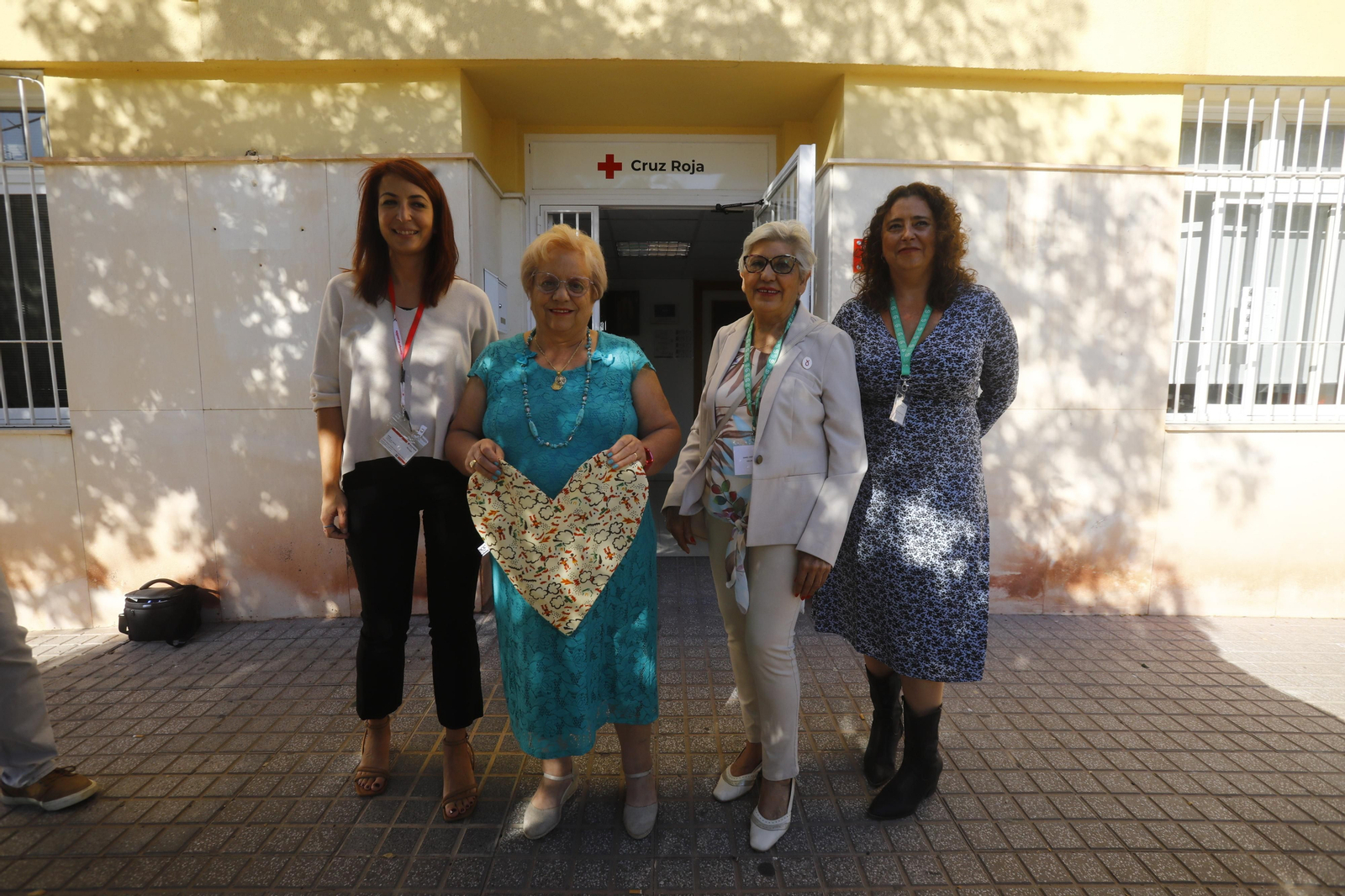 Así elaboran los cojines solidarios para luchar contra el cáncer de mama