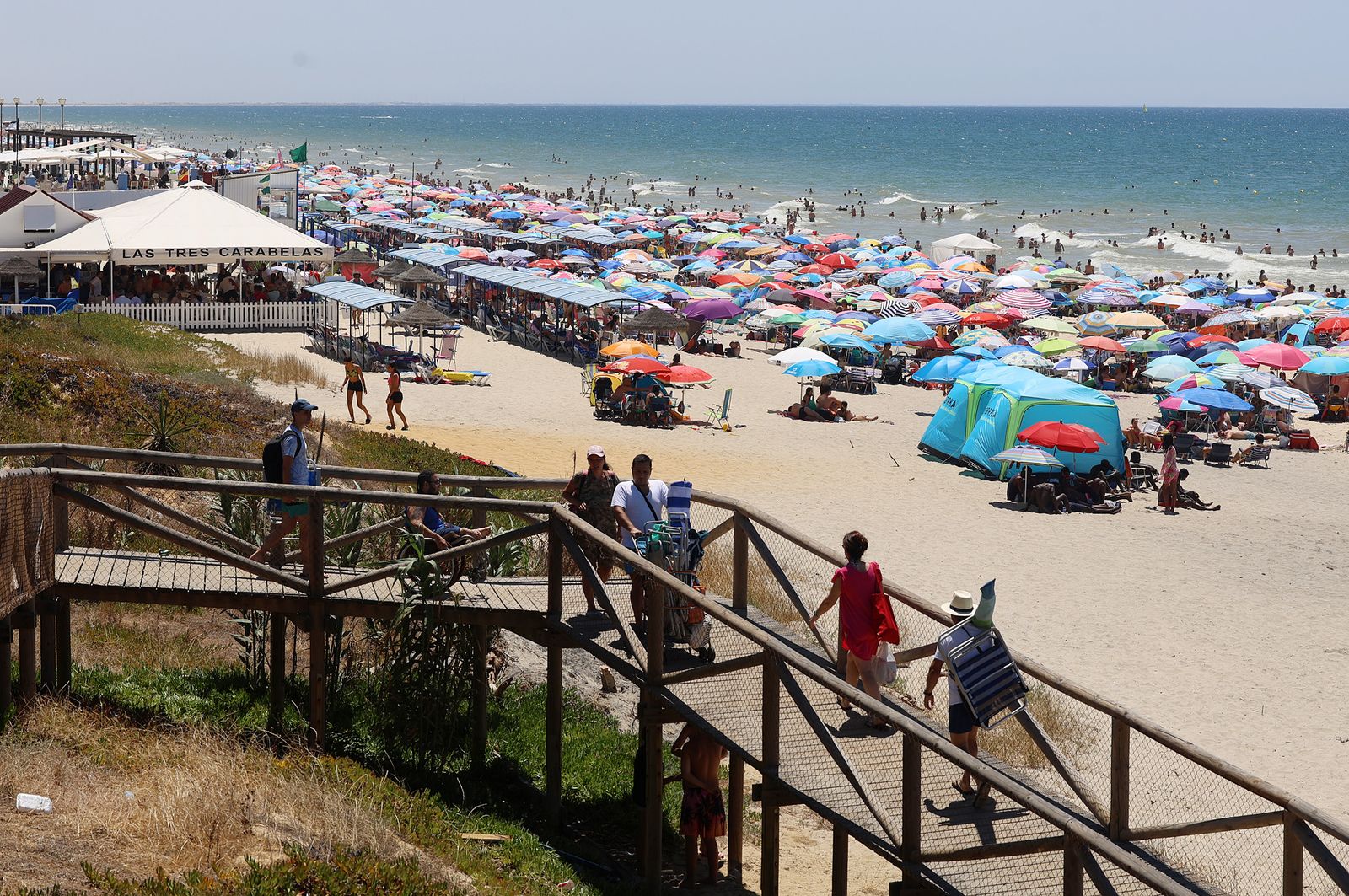 Imágenes de una mañana de calor y playa en Matalascañas