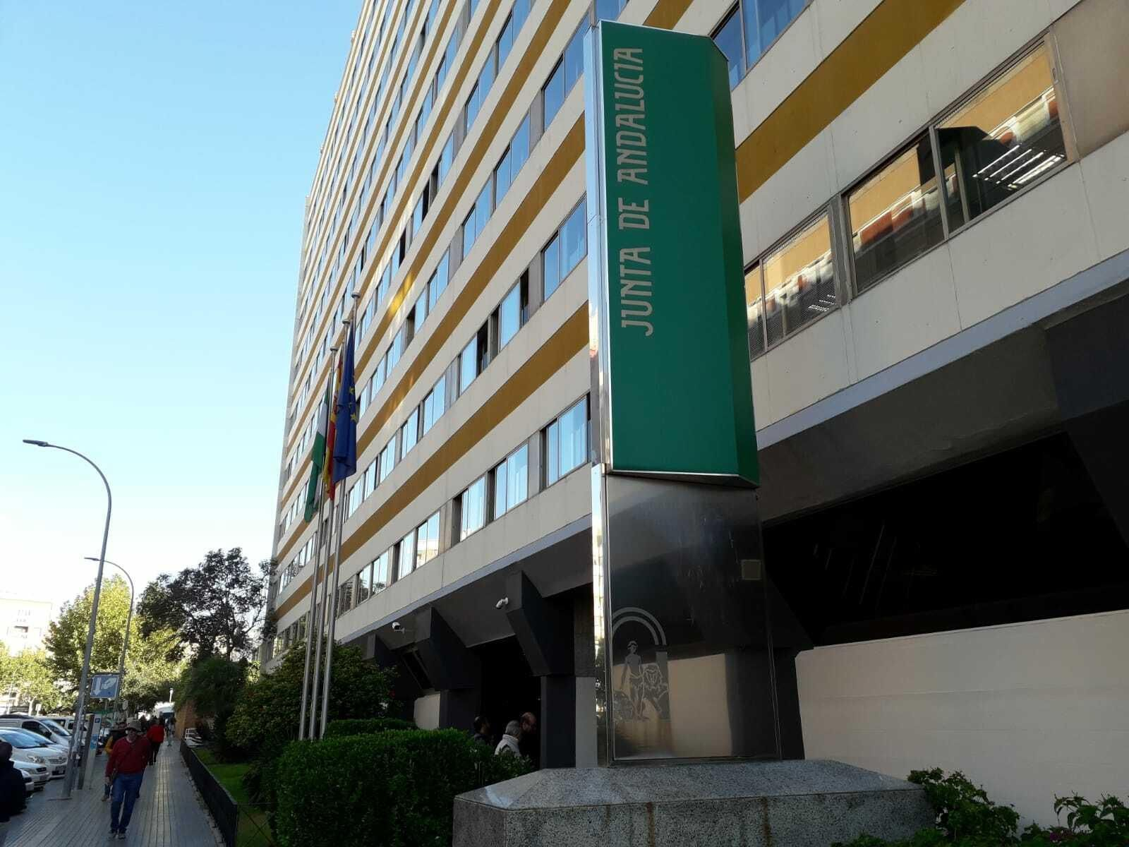 Delegación de Educación de la Junta, ubicada en el edificio conocido como los Ministerios.