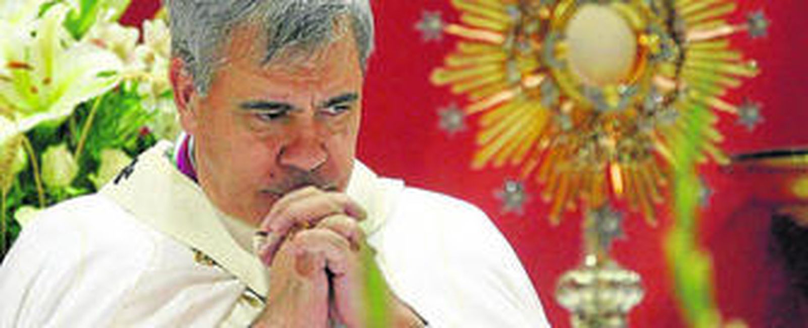 Francisco Javier Martínez quiso explicar a los hermanos mayores su decisión, que ha levantado ampollas.