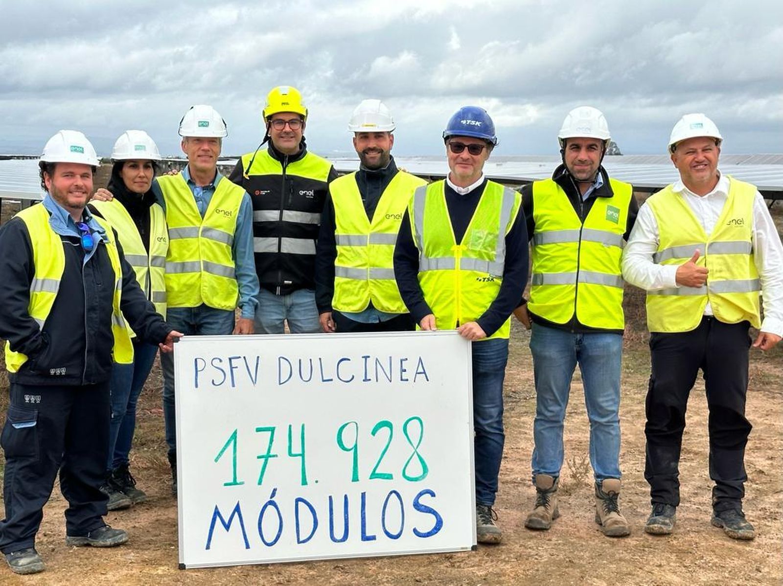 Trabajadores de la planta solar Dulcinea en Carmona