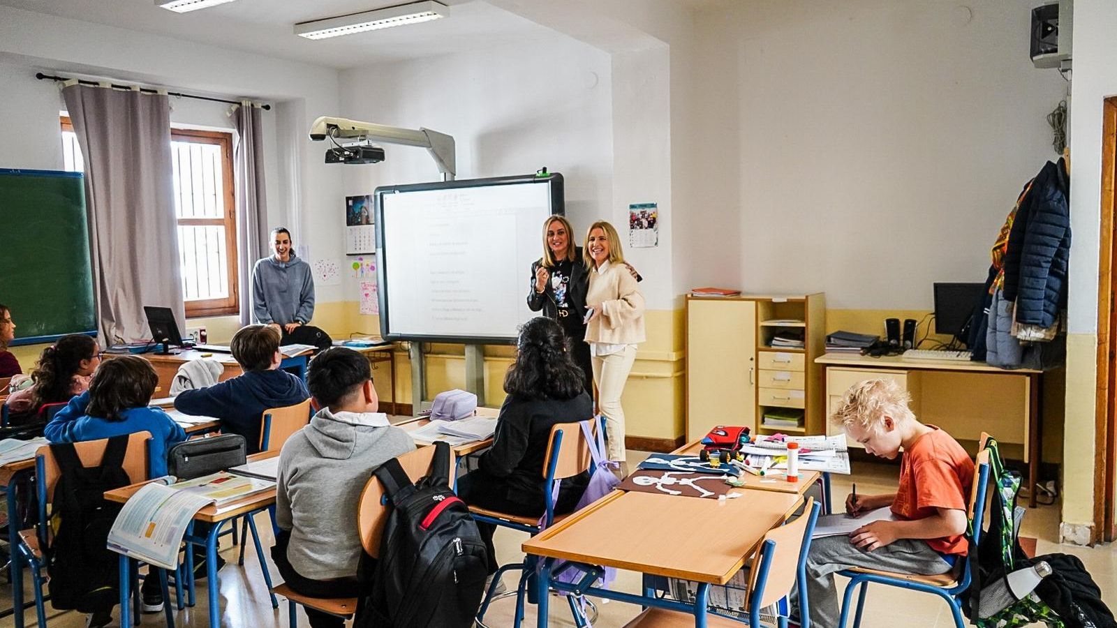Carazo, en la visita al colegio granadino.