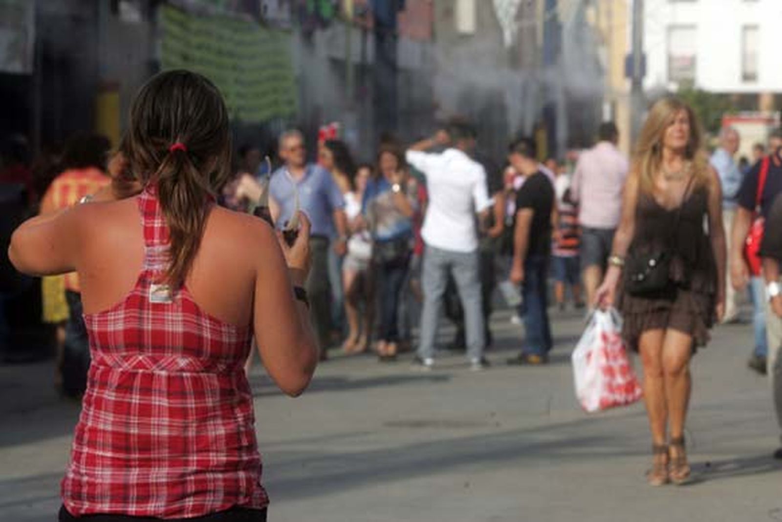 Los campogibraltareños acudieron el domingo a apurar las últimas horas de las fiestas mayores de la ciudad.

Foto: Jose Maria Quiñones