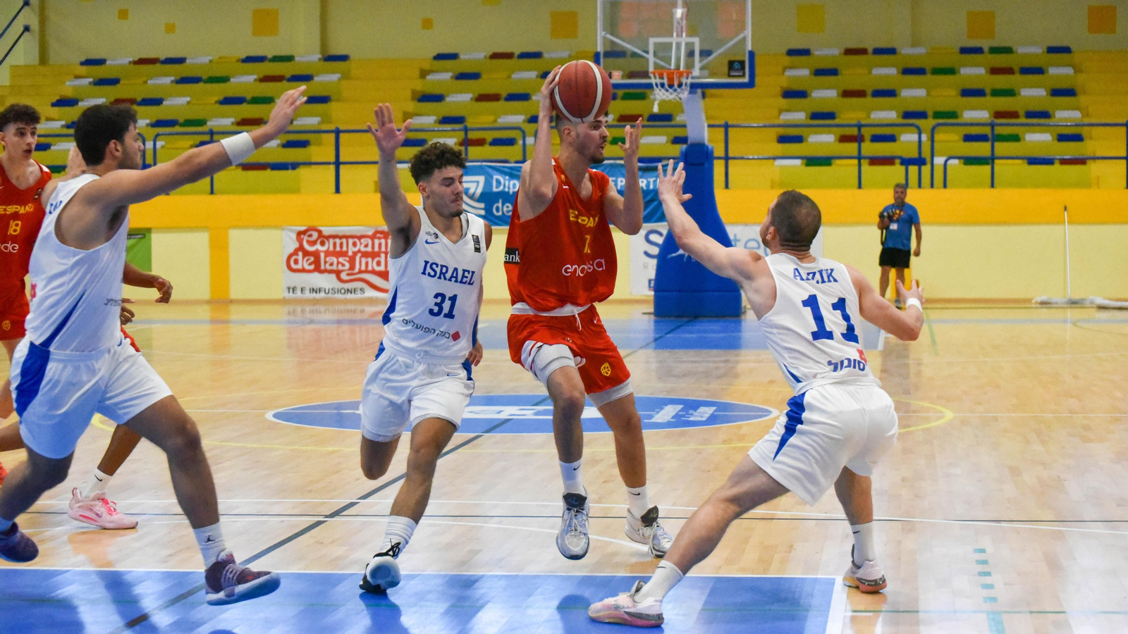 Las fotos de la primera jornada del Torneo Intenacional de Baloncesto U-20 de La Línea