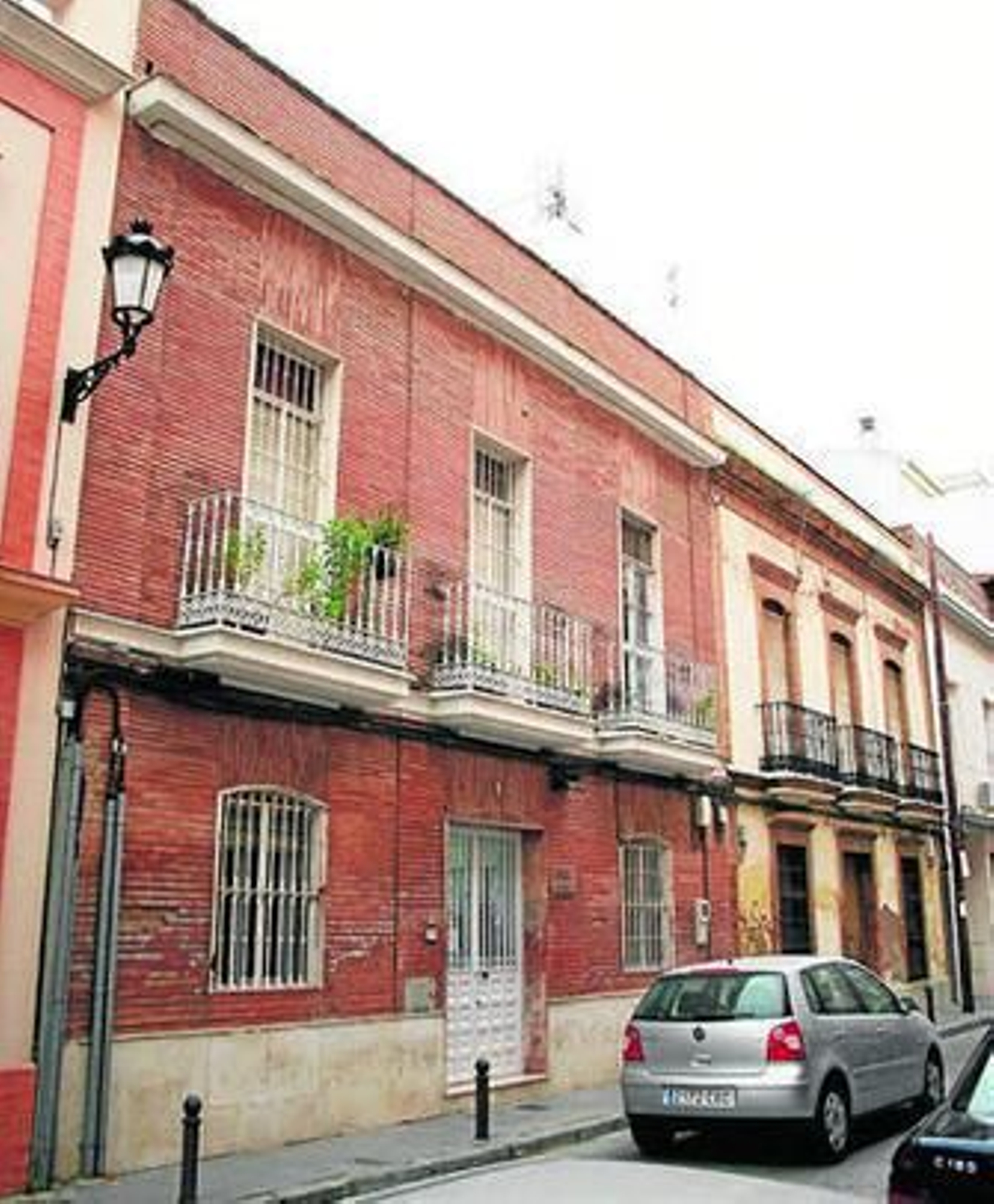 Fachada del albergue municipal.