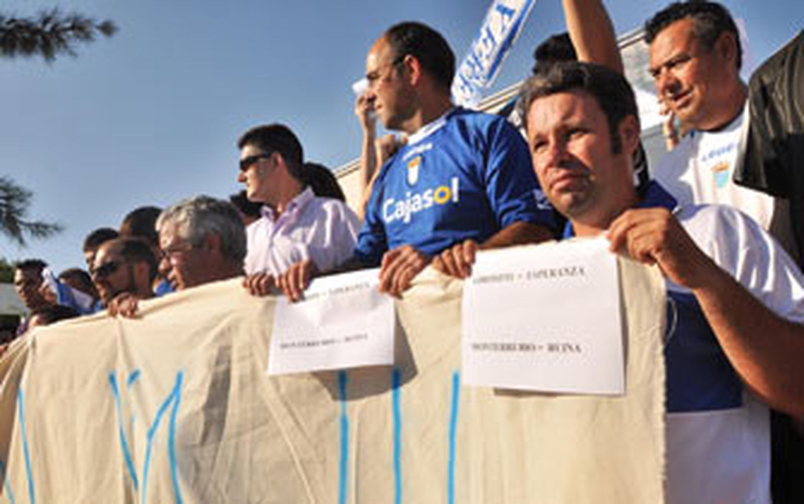 Aficionados piden una «solución» al «caos» institucional del club