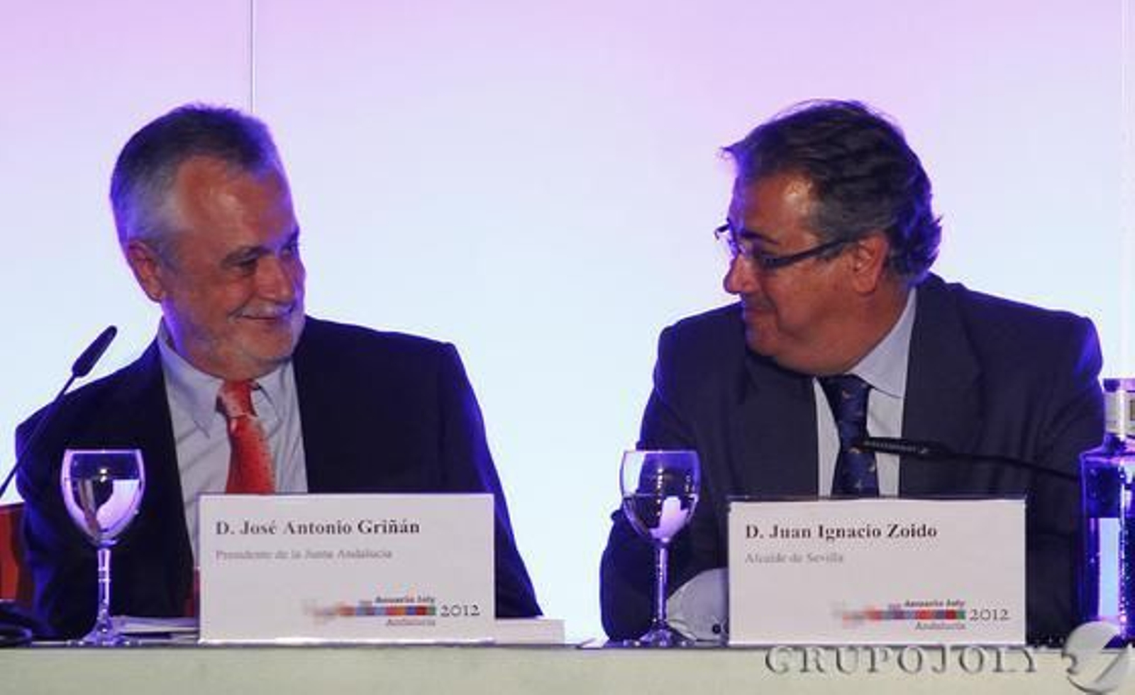 Griñán y Zoido, durante el acto de presentación.

Foto: A. Pizarro - M. Gómez - J.C. Vázquez - V. Hidalgo
