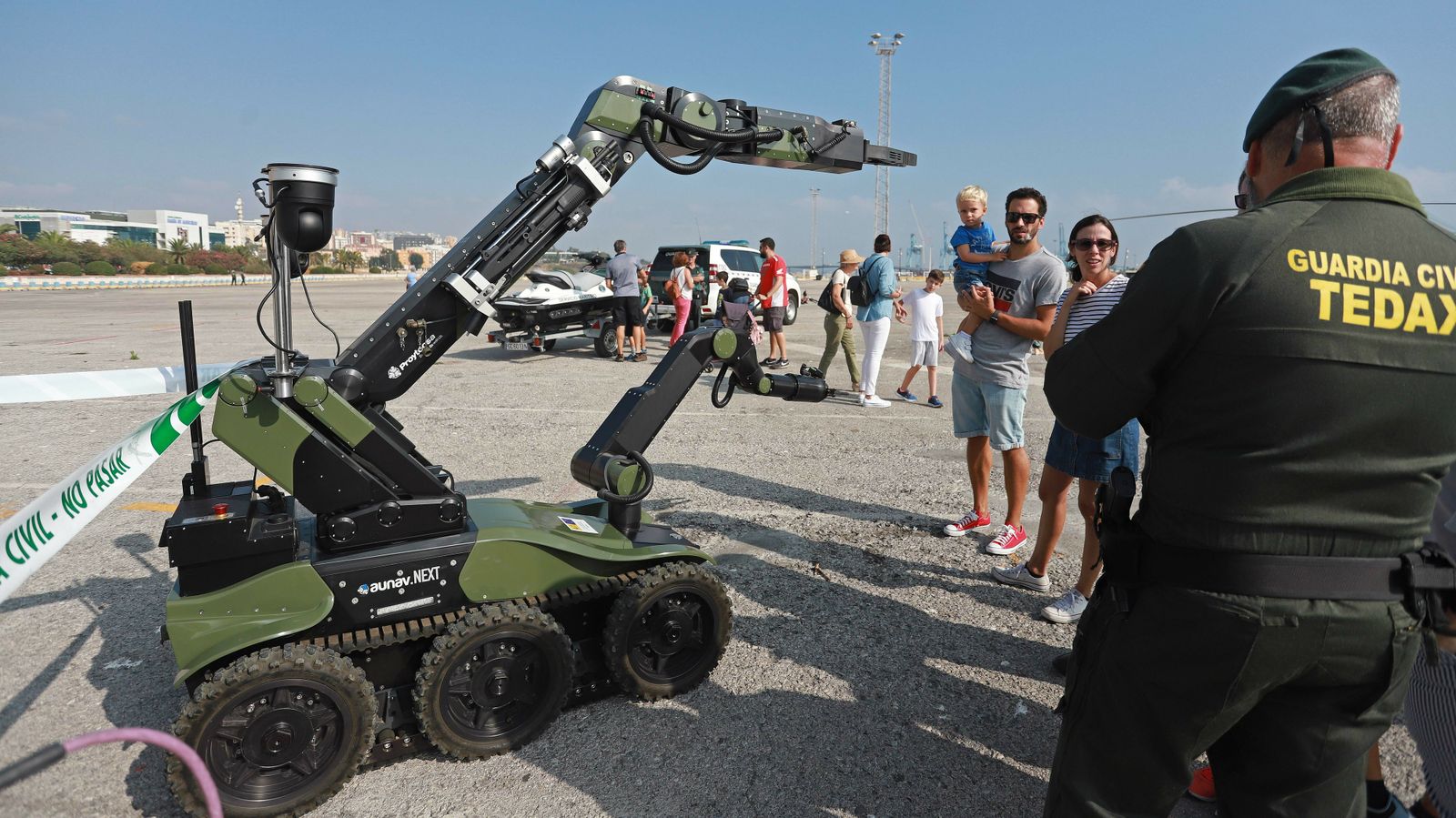 Exhibición de medios de la Guardia Civil en el Llano Amarillo