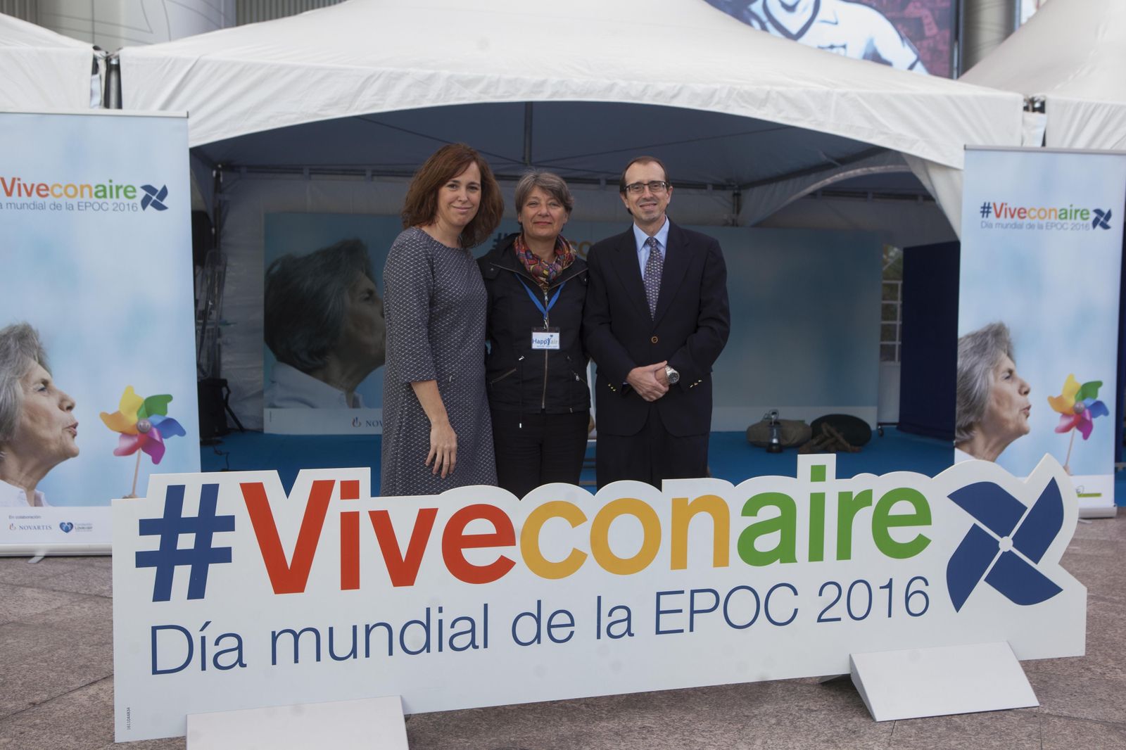 Marta Lleonart, de Novartis; Shane Fitch, de la Fundación Lovexair, y Aurelio Arnedillo, de Neumosur.